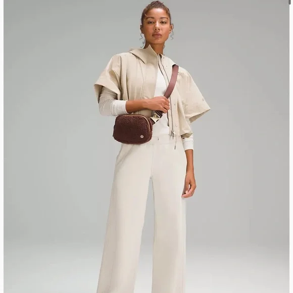 Lululemon Everywhere Belt Bag 1L Fleece - Picture 2 of 5